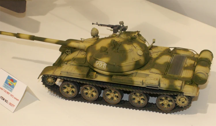 1/35 русский t-62 танк модели (1972 Тип) 00377