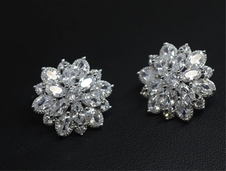 3756387751_823318017