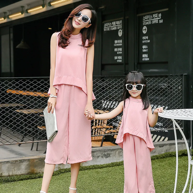 Summer Chiffon Tracksuit For Women 2016 Matching Mother And Daughter Clothes Sleeveless Lace Tops Pants Set Family Look Clothing (12)