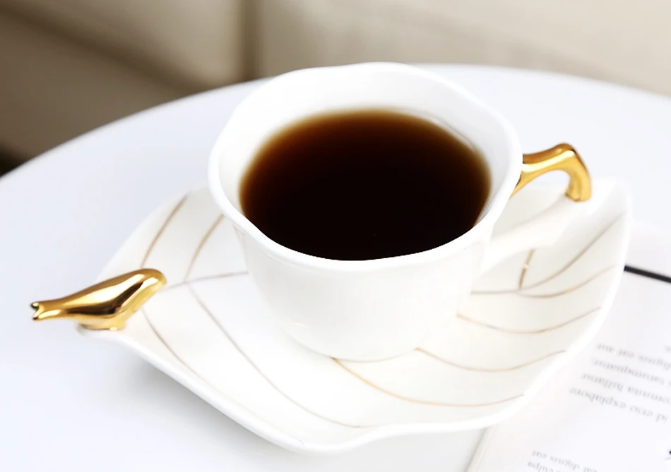 Европейская Высококачественная кофейная чашка с блюдцами, кофейная чашка из костяного фарфора, Цветочная чайная чашка с блюдцем и чайная и кофейная ложка, наборы