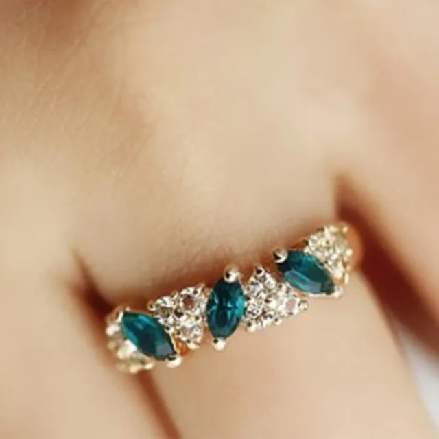 Fashion cute Austrian crystal ring sweet sparkling ring female gold color Green Fashion cute Austrian crystal ring sweet sparkling ring female gold color Green