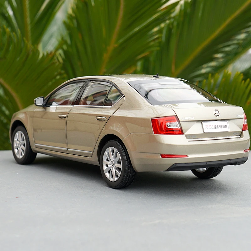 Новинка 1/18 Литые металлические модели автомобилей SKODA OCTAVIA игрушки для мальчиков