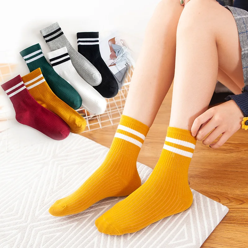 

2019 new striped lady mid-tube socks candy color college style pile socks cotton socks black and white women socks hot sale