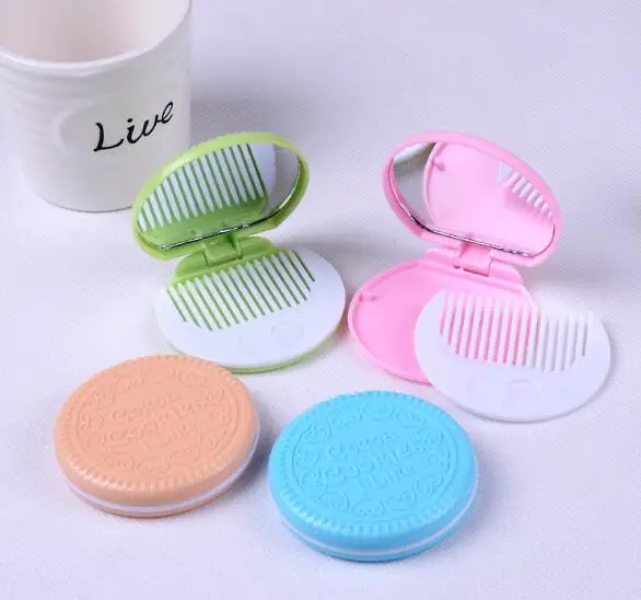 

2017 1Pcs Mini Pocket Chocolate Cookie Biscuits Compact Mirror With Comb Cute