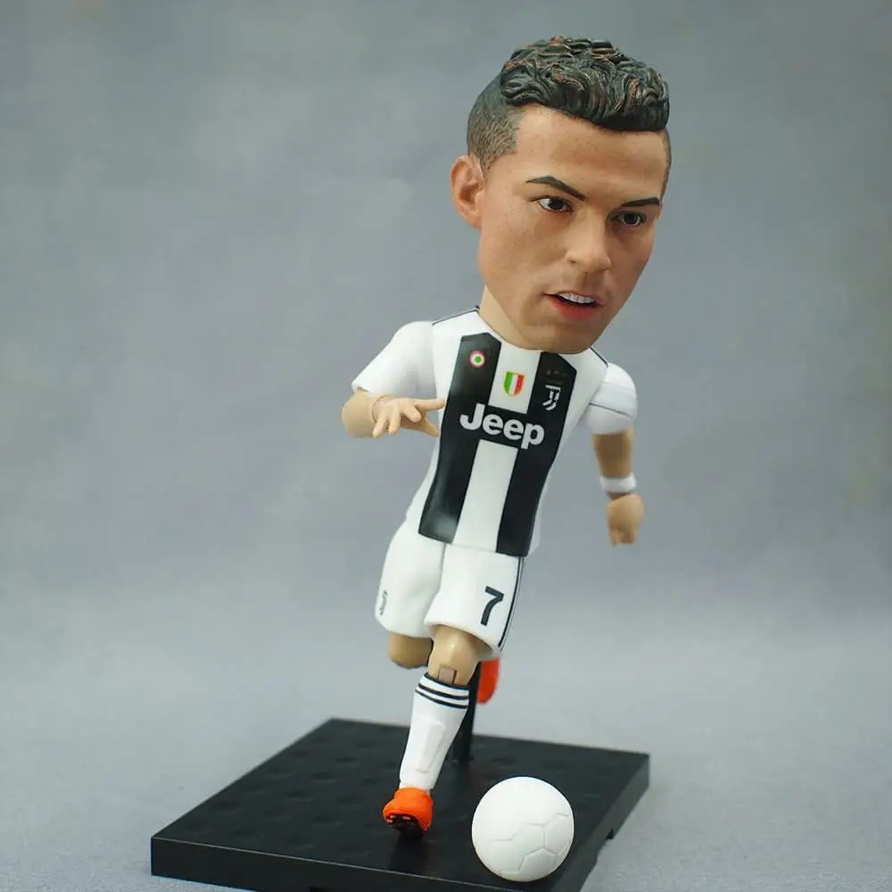 

1/15 Soccerwe 12 cm Height Football Star Dolls JUV 7# C. Ronaldo Figure 2019 Season White Black Kit with Coat Decorations