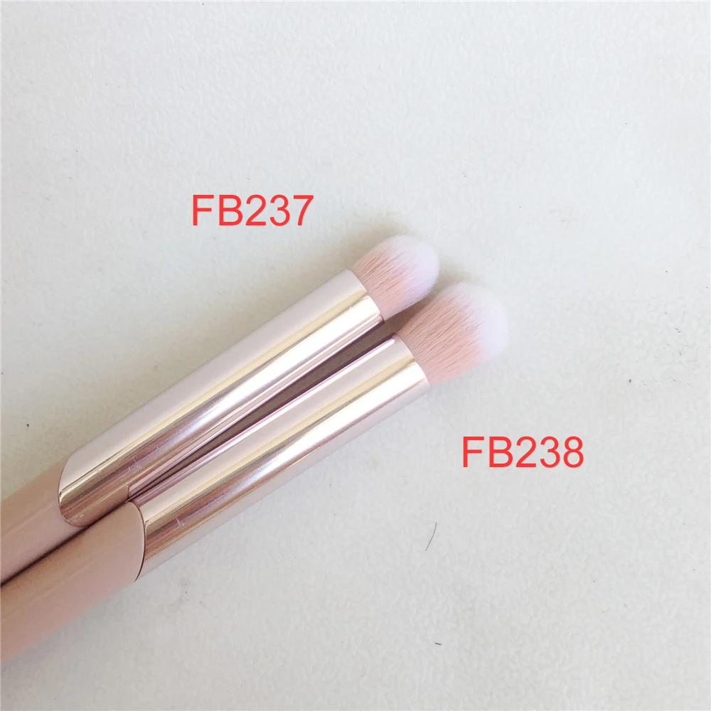 FB180 FB237 FB238 Tapered Blush Blender Brush _ 5