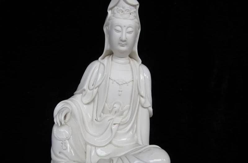 

China Folk De Hua White porcelain Sit freedom Bodhisattva Guan Yin Buddha Statue