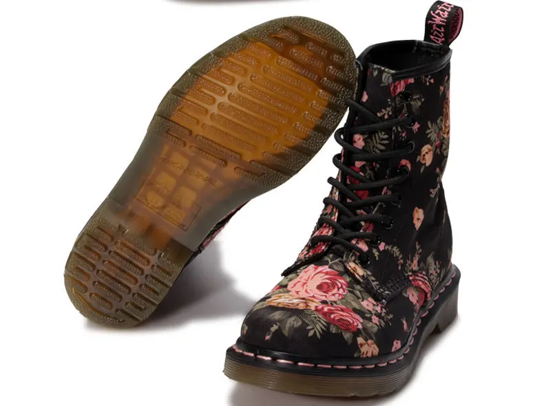 Женские ботинки в стиле панк; сезон весна; готическая обувь с цветами; женские низкие ботинки martin; парусиновые ботинки для верховой езды с принтом