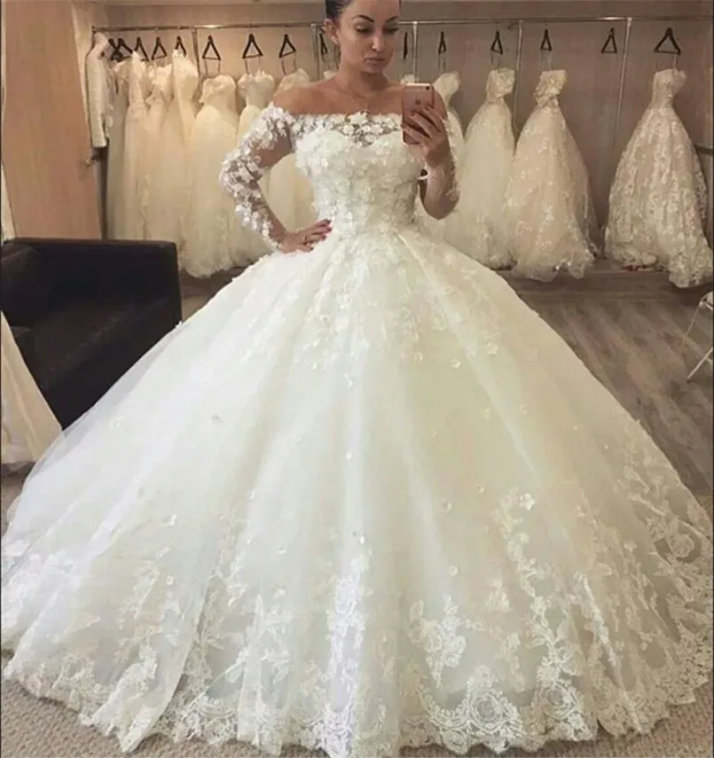 

Appliqued Ball Gown Bribe Dress Luxury Off The Shoulder Boat Neck Wedding Gowns Long Sleeves Floor Length With No Train