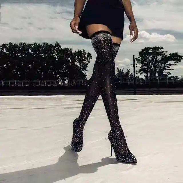 Дизайн бренда Женская мода с острым носком слинг Кристалл Сапоги выше колена длинный тонкий Обувь на высоком каблуке сапоги смотрятся носок из тонкого материала сапоги 40