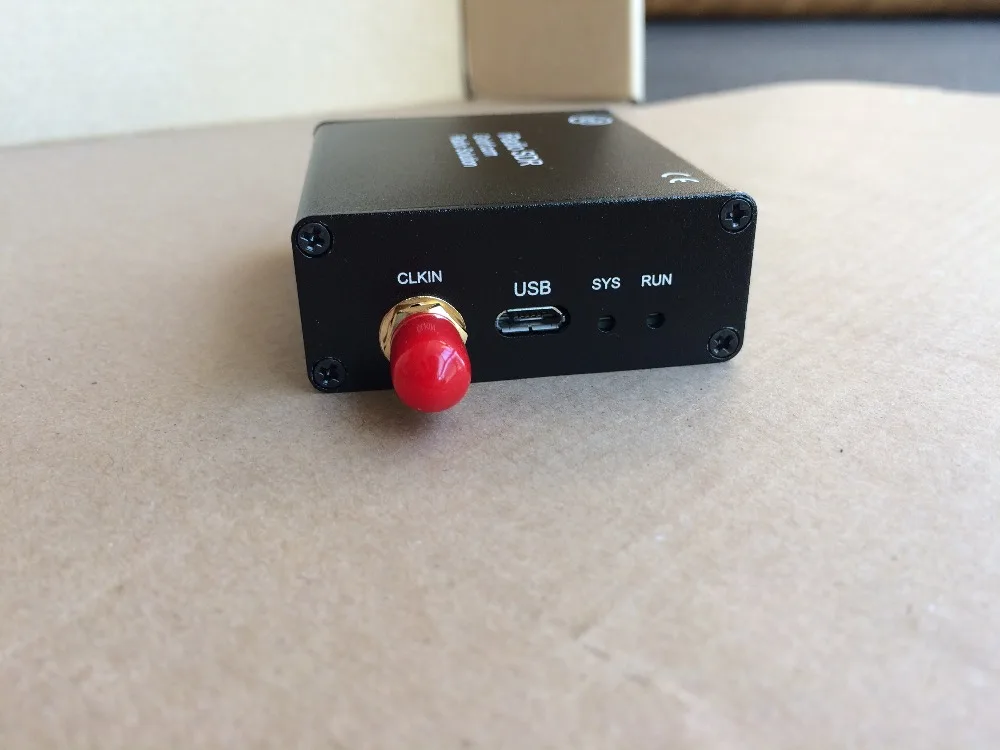 Широкодиапазонный радиоприемник 12bit ADC 24 1700 МГц VHF/UHF/SHF TCXO 2PPM SDR Radio HDSDR GQRX и GNU радио