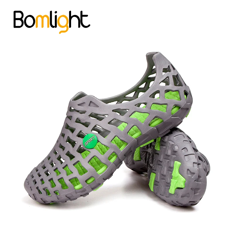 

Bomlight New 2018 Summer Hollow Casual Men Sandals Fashion Breathable beach Sandals Beach Shoes Water Shoes Slippers