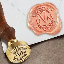 Персонализированные вензеля 3-Начальные Пользовательские Воск печать штамп " die-#3339 Futura с свитки