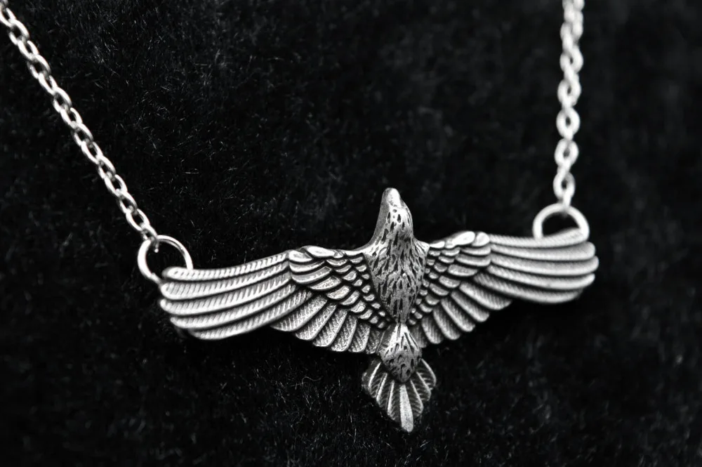 1 шт ручной работы Летающая ворона кулон античное серебро Ворон тотемное ожерелье Селтикс Викинг Птица Ювелирные изделия языческий Шарм SGL318