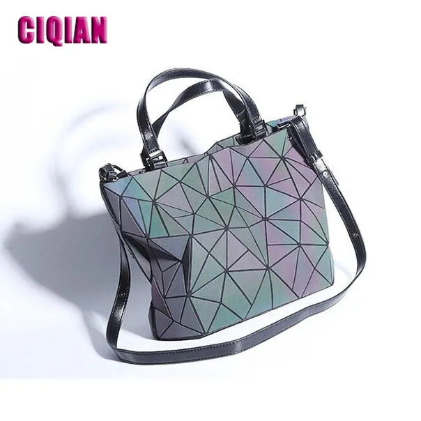 

2019 luminous bag New Women's Geometric Handbag Laser Plain Folding bag Hologram Geometry Casual Totes for girls Free Shipping