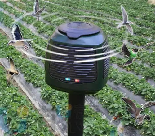 

High-power and high-efficiency 8 loudspeaker ultrasonic bird repellent