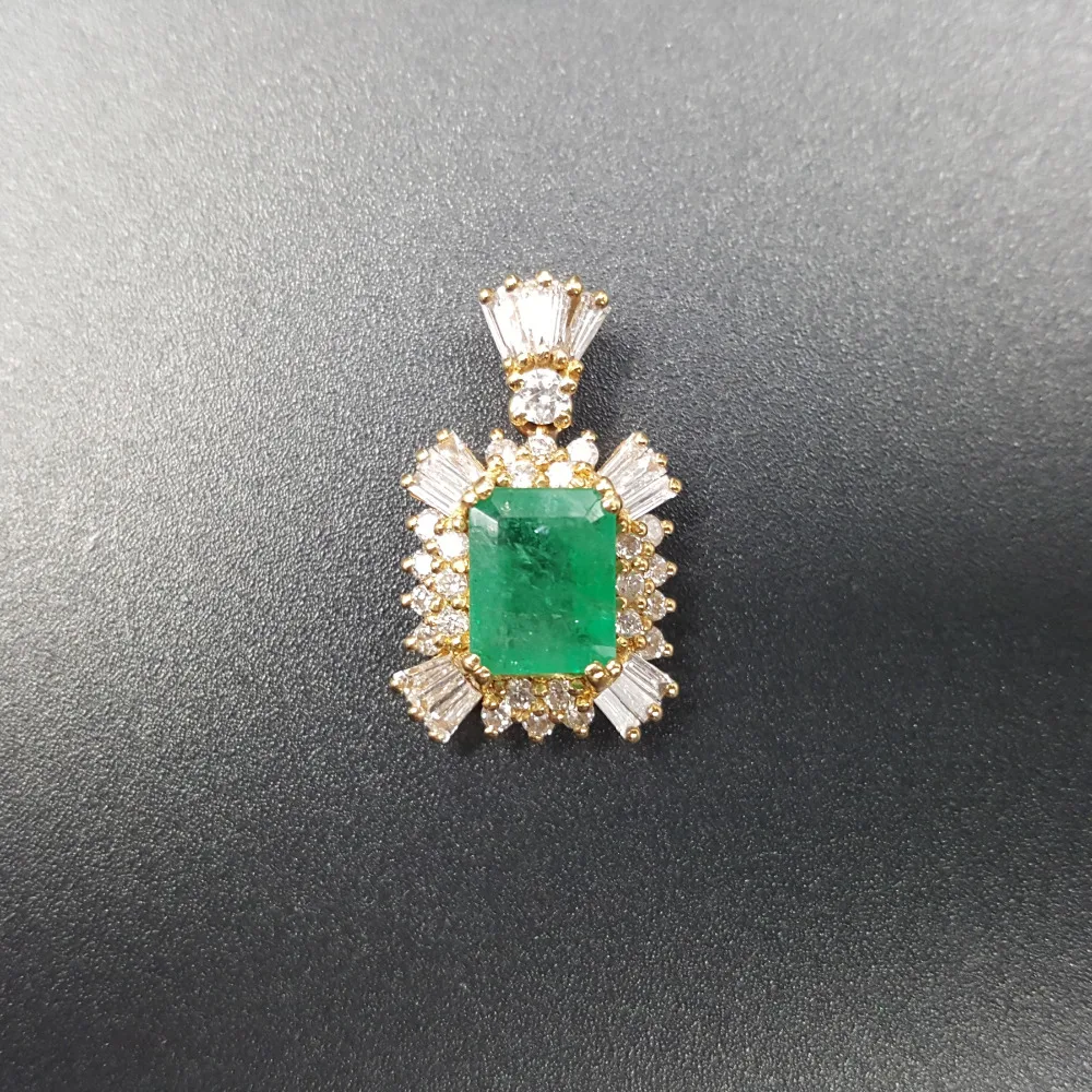 

Lii Ji 18K Gold 1.9Ct Emerald Diamond Pendant