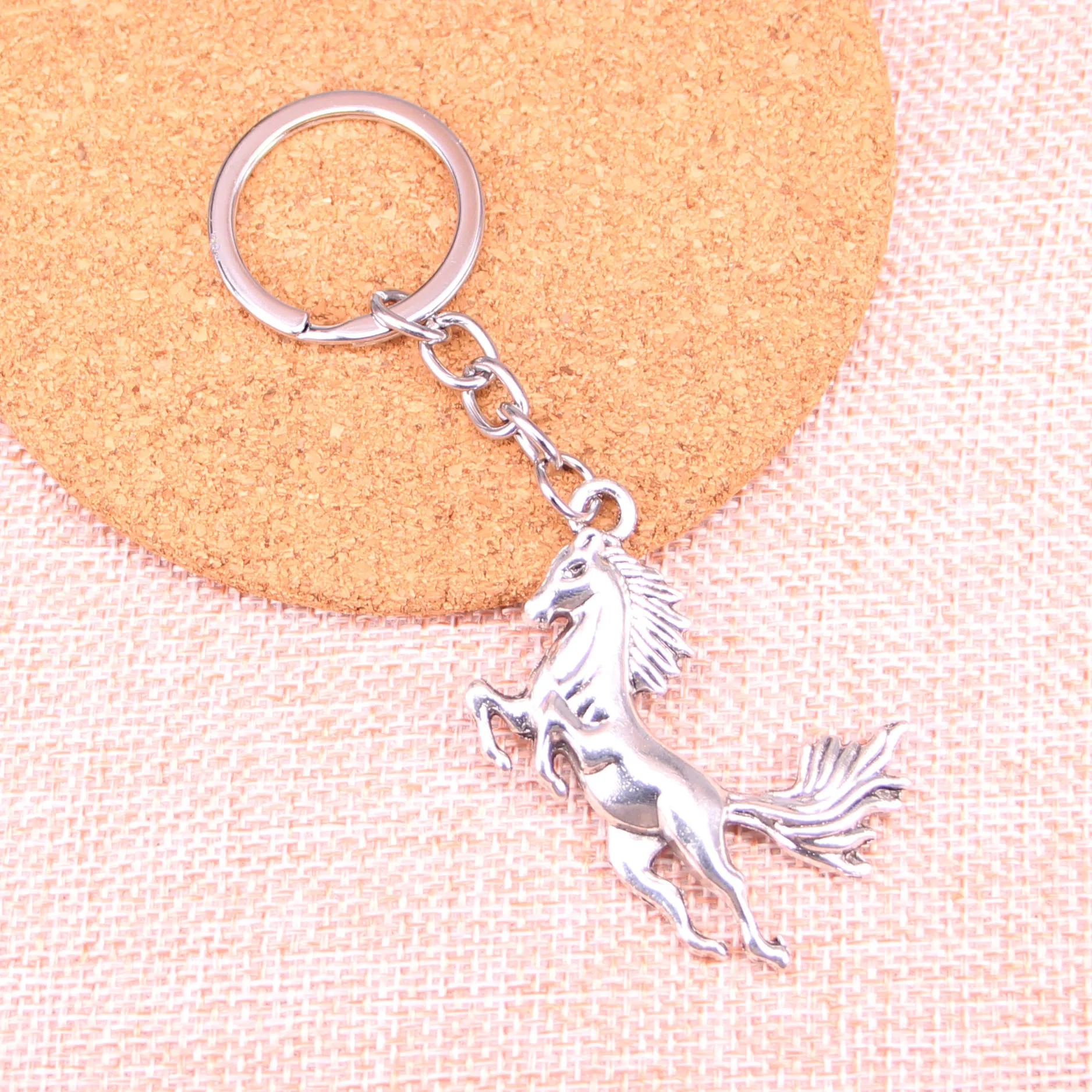 

Car Key Ring Pendant Silver Color Metal Key Chains Accessory Wholesale,Vintage running horse Keychain