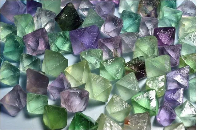 

1pcs natural fluorite quartz crystal point pyramid pendant free-shipping