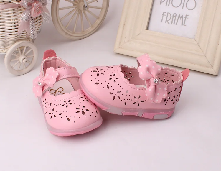 Сандалии для маленьких девочек цветочный Мода Sandalia Infantil светодиодные сандалии дети младенческой детские сандалии