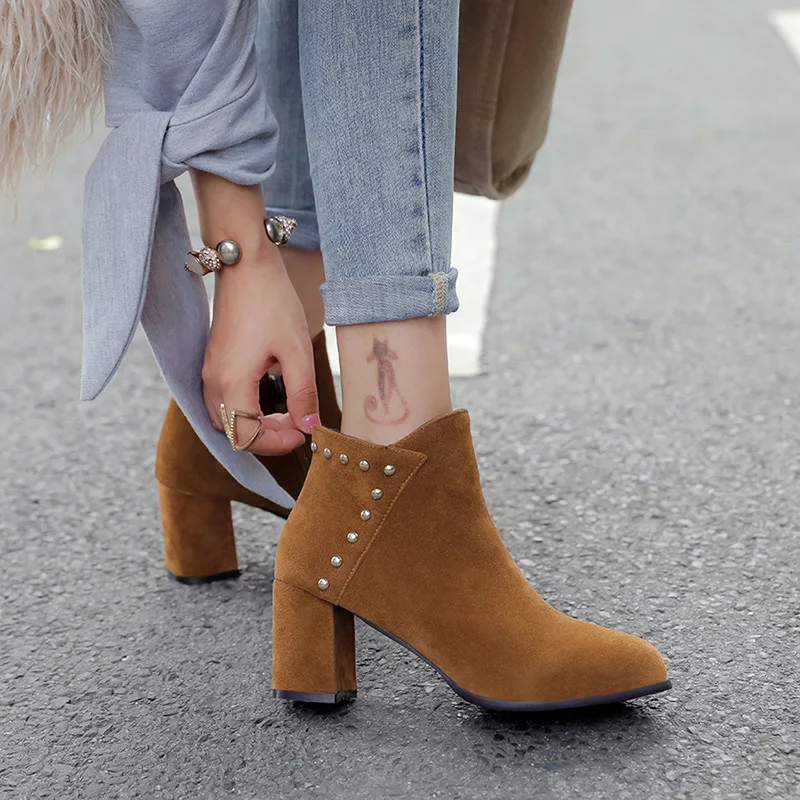 

Nubuck leather back rivets ankle bottes ladies concise solid chunky heels martin boots sapato feminino short thick heels boots