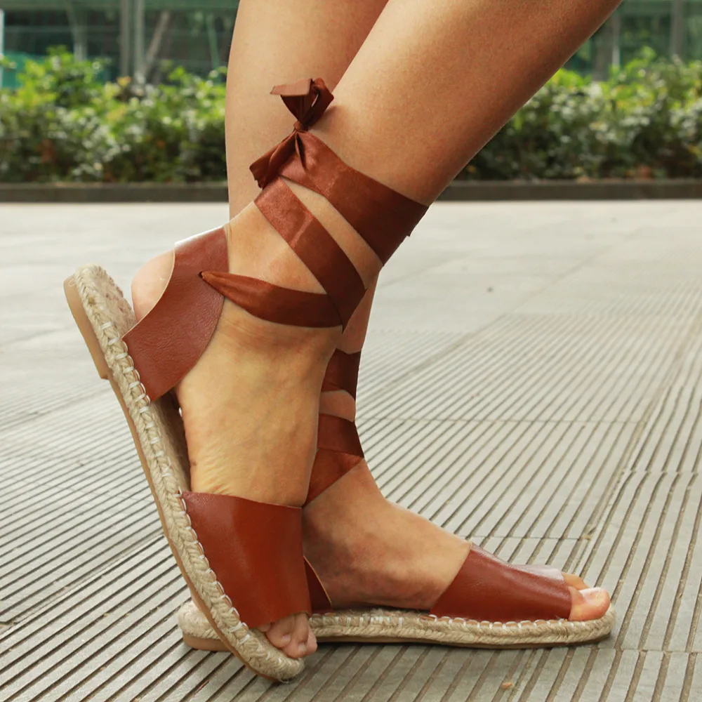 Женские плетеные сандалии с ремешком на щиколотке удобные плоской подошве