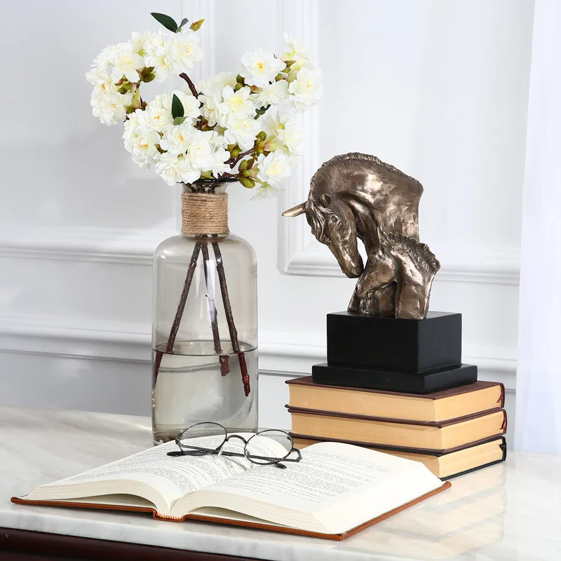 الأوروبية الكلاسيكية الراتنج الحيوان الحصان دراسة خزانة ديكور غرفة المعيشة المنزلي Decorsculpture نقل جيدة الحظ هدية M1455