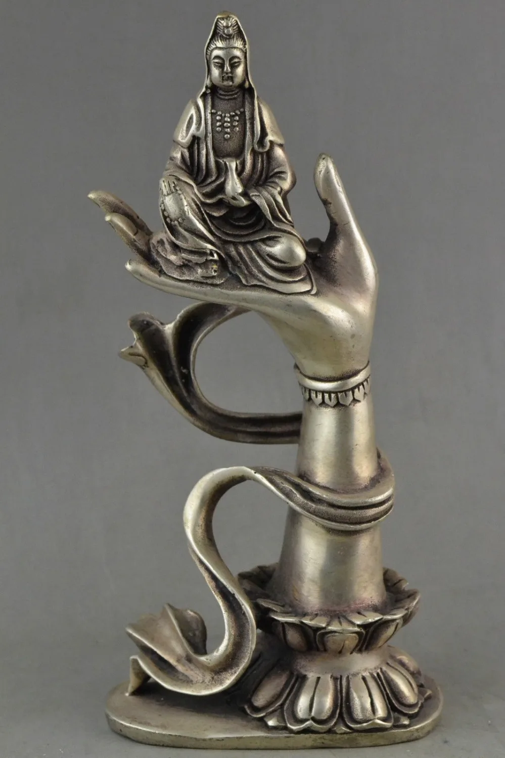 

Elaborate Collectible Decorated Old Tibetan Silver Kwan-yin Sit In Buddha Hand Statue
