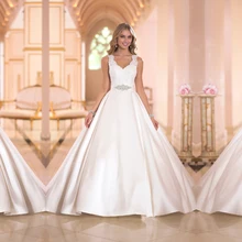 Elegant Hollow Back Bridal Gowns Lace Appliques Ball Gown Wedding Dress Sleeveless V-Neck Beaded Waist Vintage Vestido De Noiva