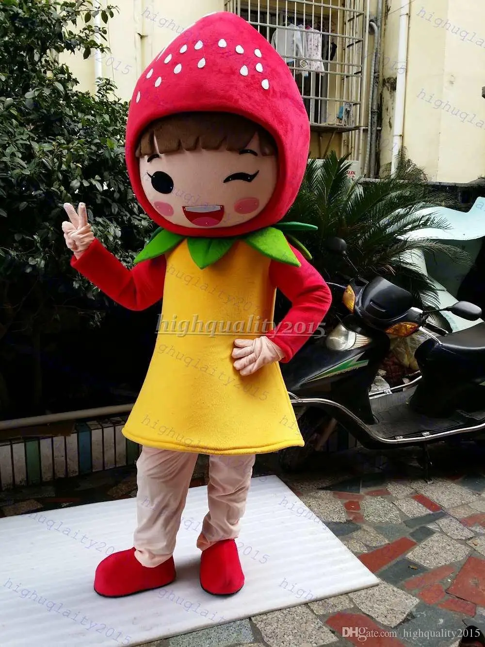 High quality Fruit STRAWBERRY MASCOT COSTUME Cartoon character ADULT mascot Costumes2
