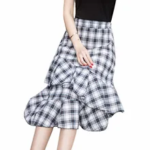 Длинные клетчатые юбки для женщин; сезон весна-осень; модная Корейская юбка с высокой талией; асимметричная Многослойная юбка миди с оборками в клетку