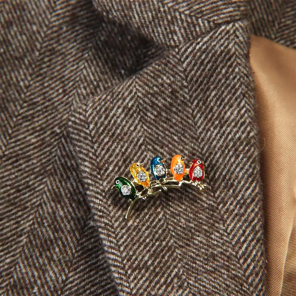 

1 Pcs Woman Creative Design Rhinestone Colorful Birds Animal Enamel Brooch Lapel Pins Delicate Girl Gift High Quality Brooches