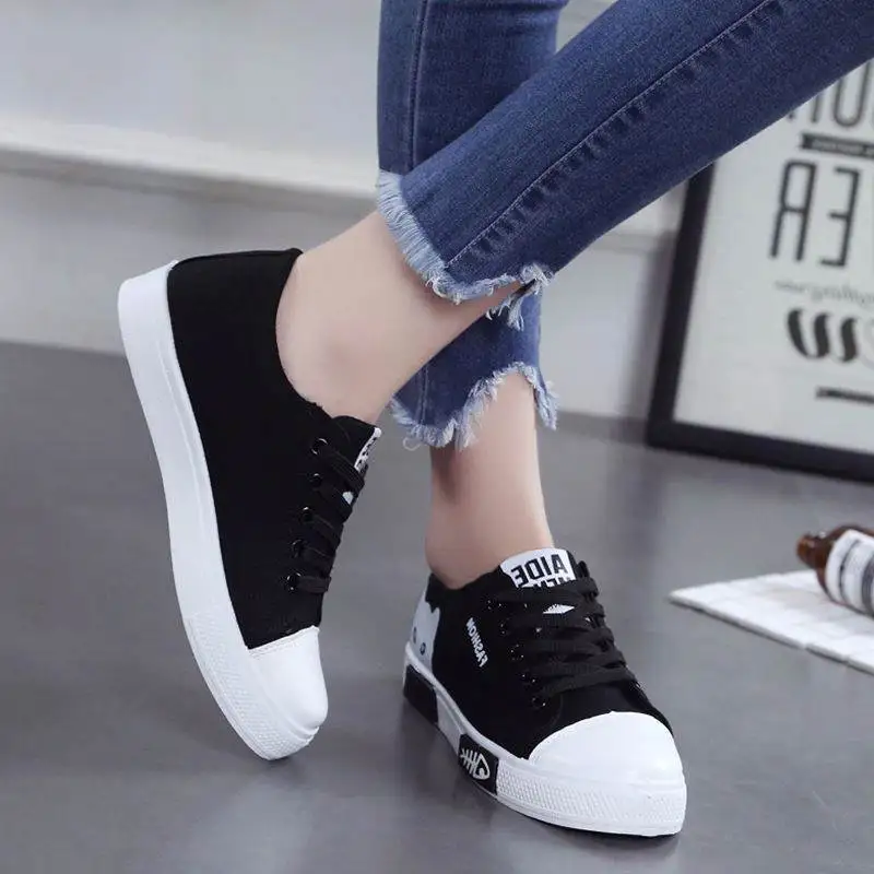ladies flat casual shoes