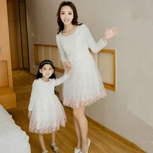 Платья для мамы и дочки в Корейском стиле; милые кружевные одинаковые комплекты для семьи; детская одежда; платье для мамы и дочки; GH207