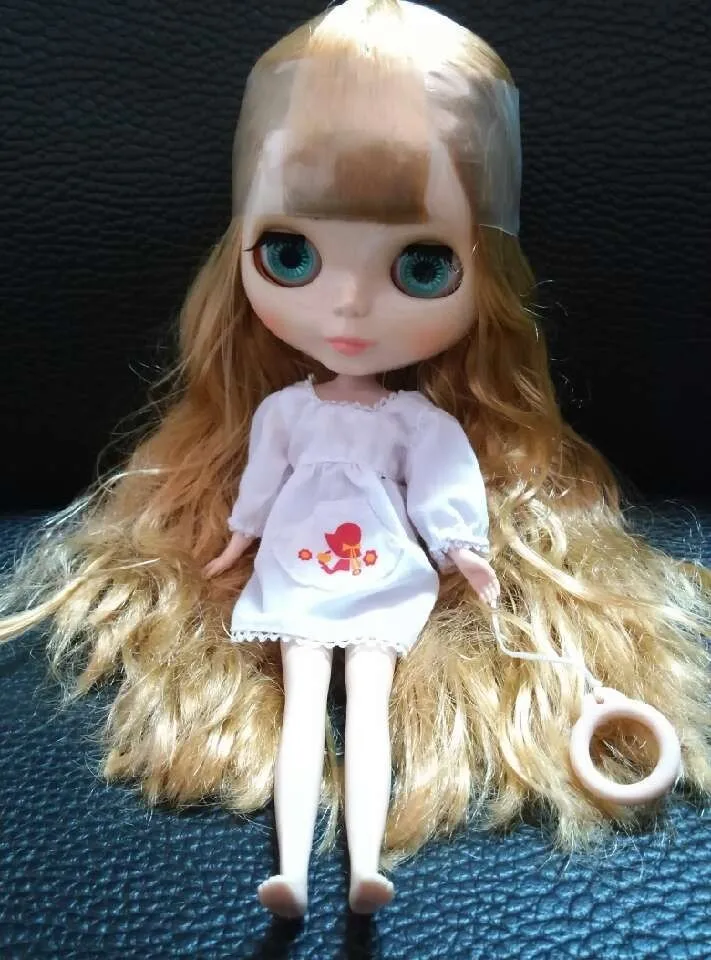 

Blonde girl Blyth doll , Free shipping