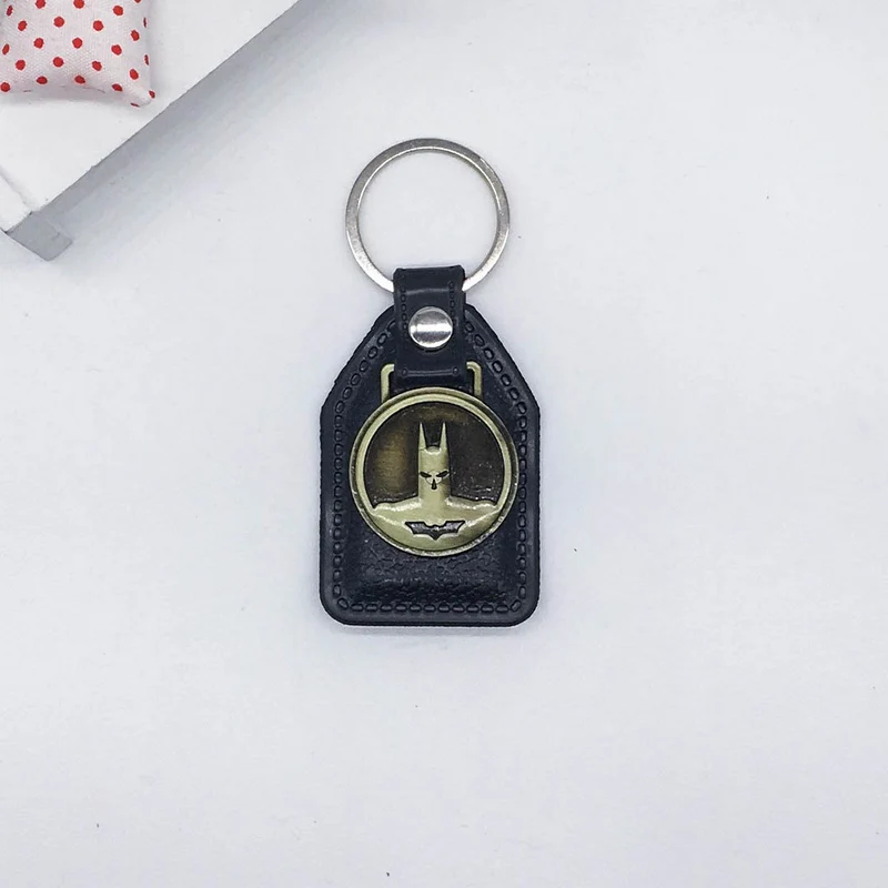 

Creative Custom Men Leather Anime Key Chain Superhero Batman Keychain Metal Car Key Ring Spiderman Holder Jewelry Gift Souvenirs