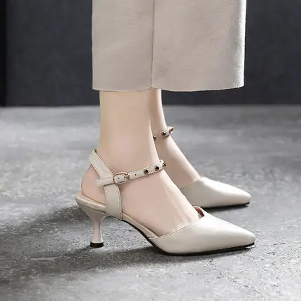 

Summer sandals female 2019 new leather wild with a Baotou word with high heels with small heel shoes