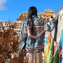 Женская короткая джинсовка, стильная весенняя куртка из джинсовой ткани с вышивкой, бисером и бахромой, роскошная свободная джинсовка с расширяющимся книзу рукавом, магазин Jessica's Store