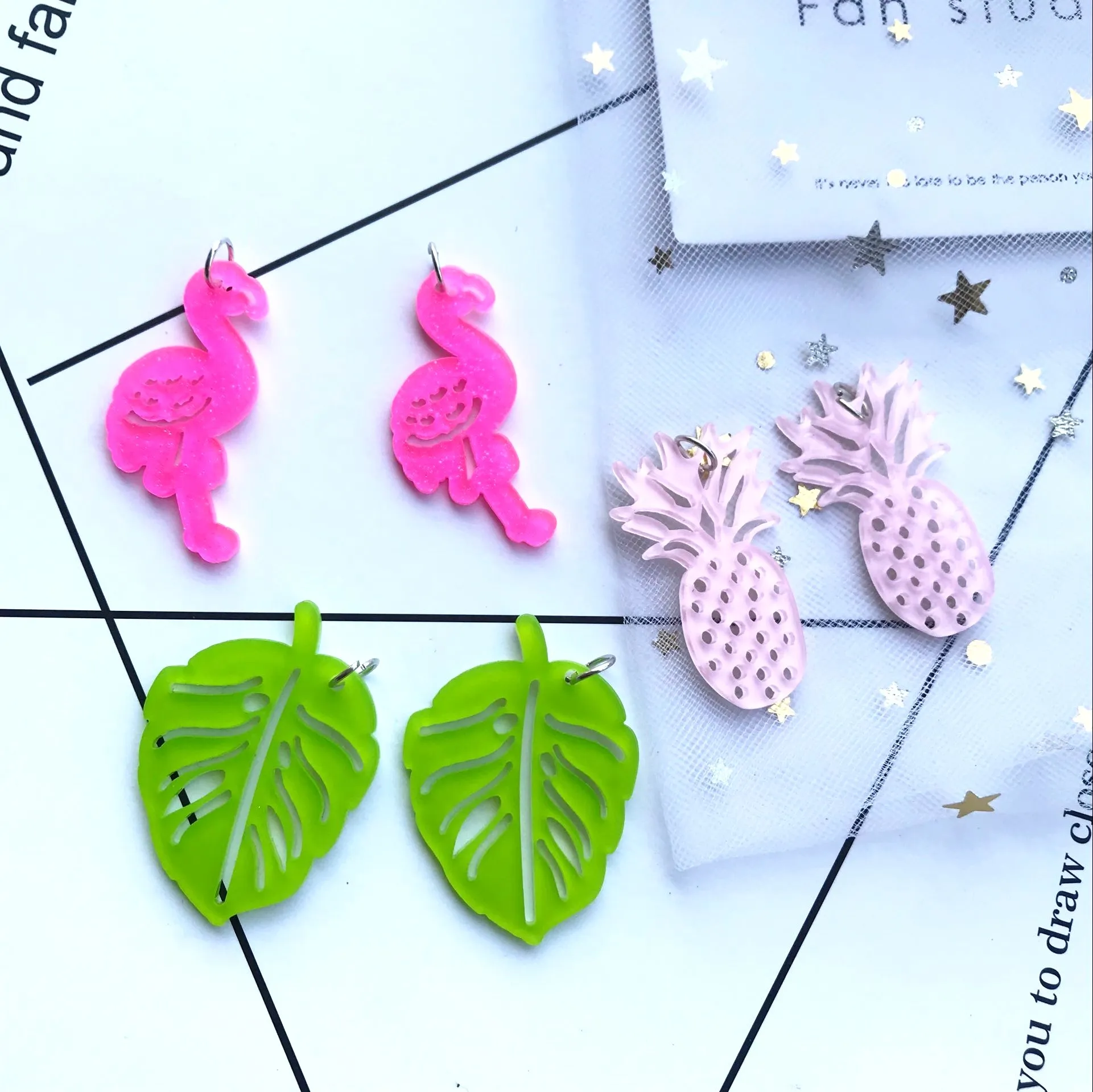 

new 10pcs Kawaii acrylic Fashion Hollow out the patch neckla Charms for DIY decoration bag earring key chain Jewelry Making