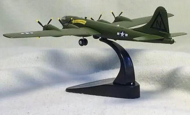

B-29 World War II American Superfortress .heavy bomber fighter aircraft model 1/144 ATLAS