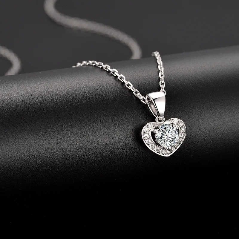 

Bonsoir Moissanite 18K White Gold Pendant Necklace Women Romantic Heart Shape