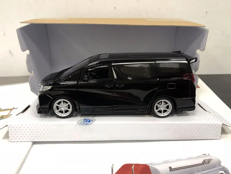 TOYOTA Alphard (2)