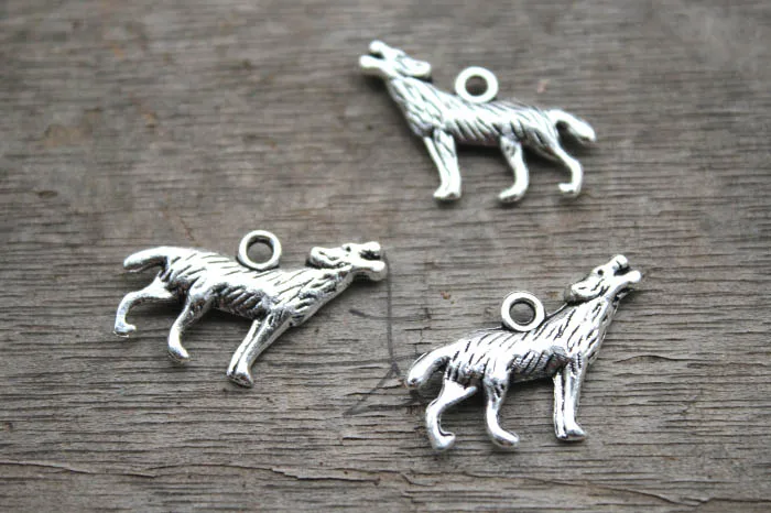 

15pcs,Wolf Charms - Antique silver 3D Howling Wolf Charm Pendants 17x26mm