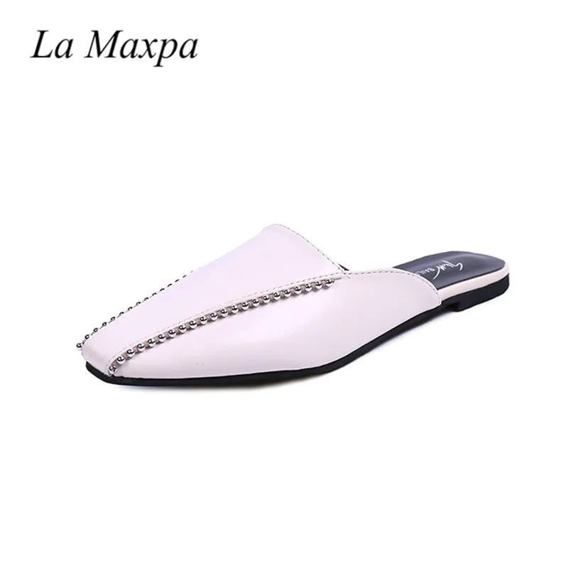 La MaxPa/женские замшевые шлёпанцы с металлическими заклепками; женские летние шлепанцы с острым носком на квадратном каблуке 2 см; Лоферы без застежки из натуральной кожи