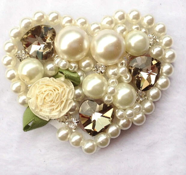 

Free shipping 2 pcs/lot of fashion lady heart pearl removable shoes clip deserve to act the role of black and white shoe buckle