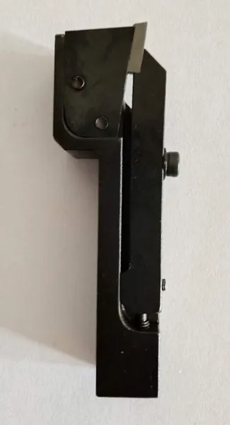 

1pc QA1222R-03 cut-off holder with 1pc JCQ3.5 fitted on the cutter. external tool holder