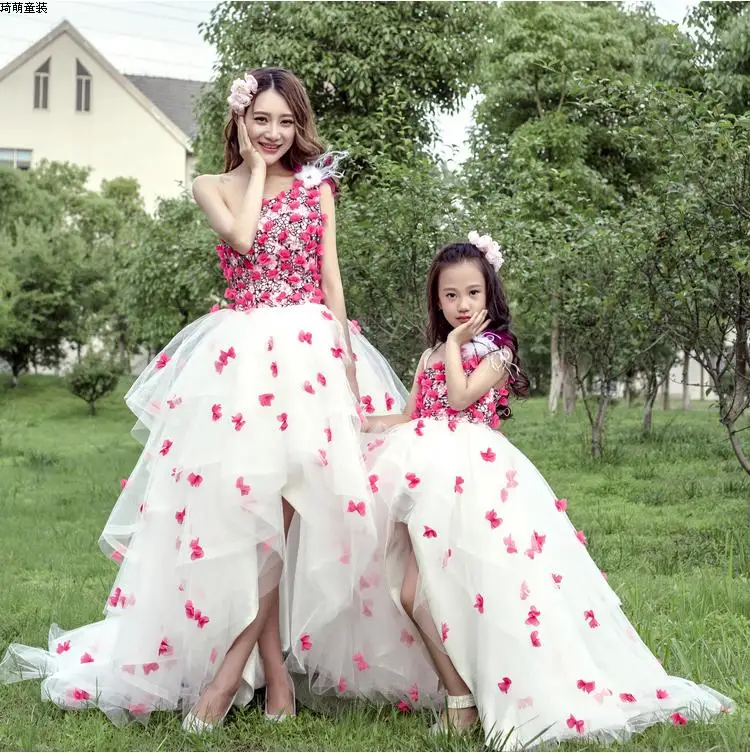 Vestido de Mamãe e ME Conjuntos de Roupas Vestidos de Noiva para o Casamento da Filha da Mãe Vestido de Noite Crianças Meninas Princesa Flor Bebê 7 High Quality Mamãe e Bebê