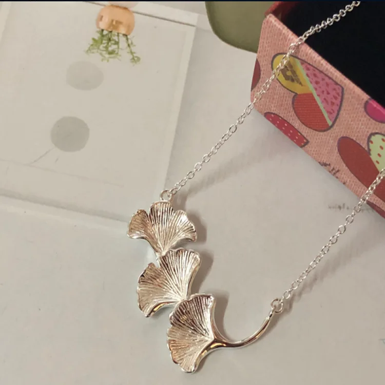 

New Pendant Silver Necklace Creative Ginkgo Leaf Item Jewelry FH08