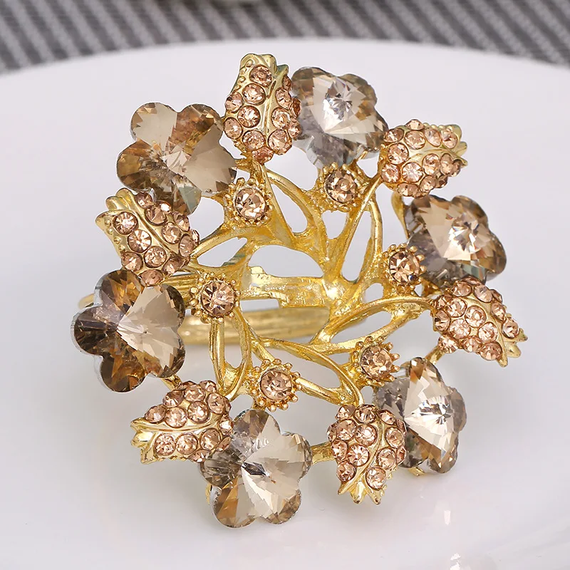 

50PCS metal napkin ring 3D gold openwork flower-shaped napkin ring with diamond napkin buckle wedding hotel napkin ring