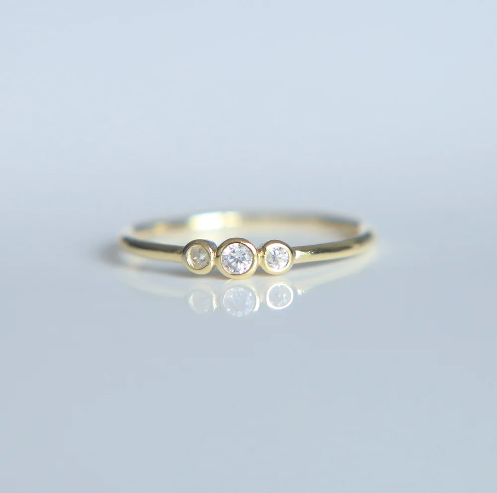 Gold-Color-Engagement-Jewelry-New-Top-Fashion-bezel-Setting-three-stone-Cubic-Zircon-Women-Wedding-simple